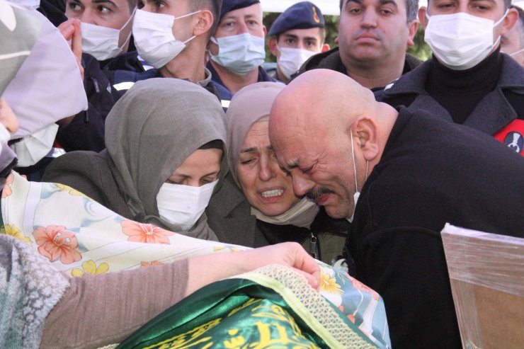 Annesi avukat Dilara'yı 'Katiline mi aşık oldun yavrum' diyerek uğurladı