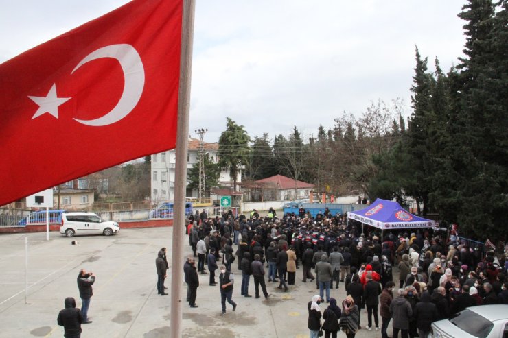 Annesi avukat Dilara'yı 'Katiline mi aşık oldun yavrum' diyerek uğurladı