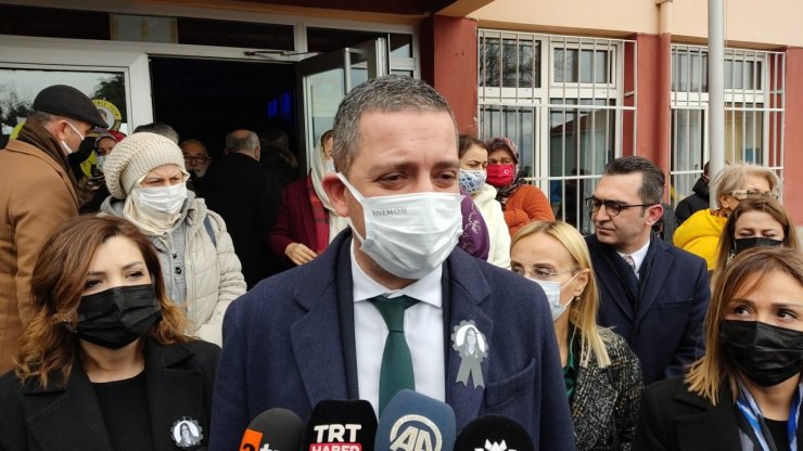 Annesi avukat Dilara'yı 'Katiline mi aşık oldun yavrum' diyerek uğurladı