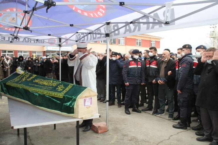 Annesi avukat Dilara'yı 'Katiline mi aşık oldun yavrum' diyerek uğurladı