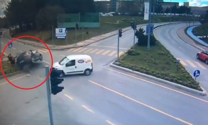 Aracıyla kırmızı ışıkta geçerek ölüme sebep olan doktora hapis cezası