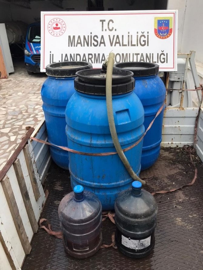 Aynı mahallede 3 adreste 500 litre kaçak şarap ele geçirildi