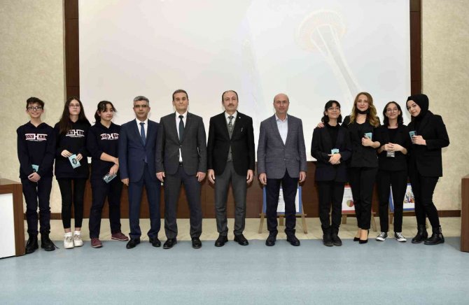 Başkan Pekyatırmacı münazara yarışmasını izledi