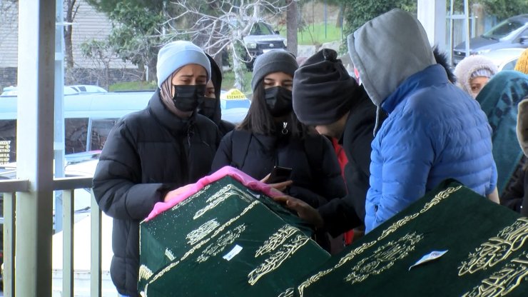 Bolu'daki trafik kazasında ölen aile üyeleri İstanbul'da toprağa verildi  