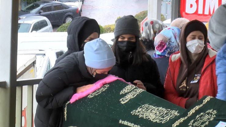 Bolu'daki trafik kazasında ölen aile üyeleri İstanbul'da toprağa verildi  