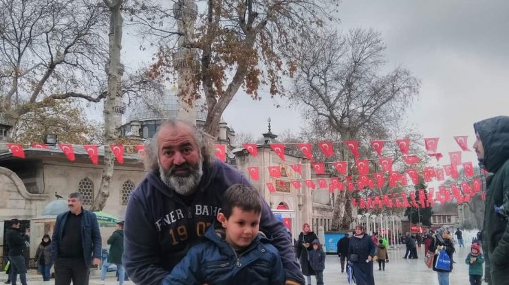 Bolu'daki trafik kazasında ölen aile üyeleri İstanbul'da toprağa verildi  