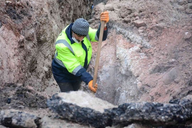 Doğal gaz boru hattı alev topuna döndü