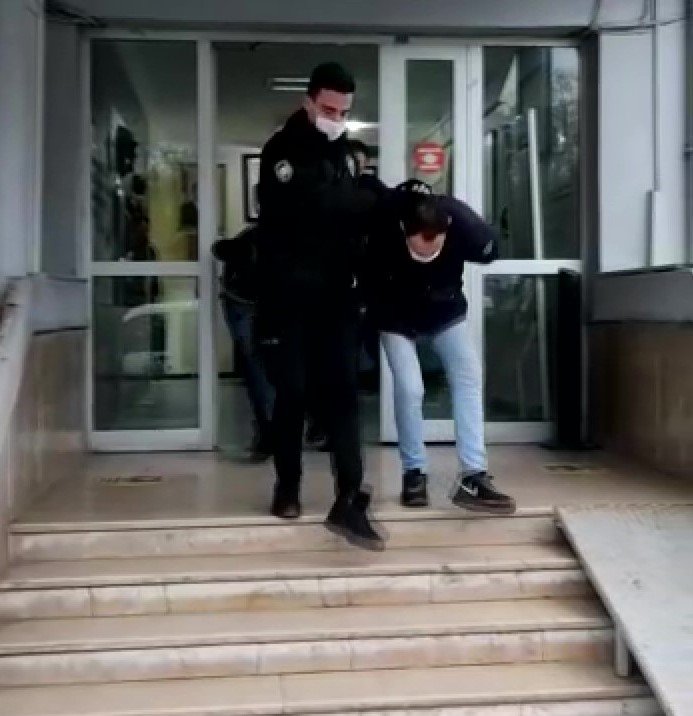 Evden hırsızlık yapan ikizler yakalandı