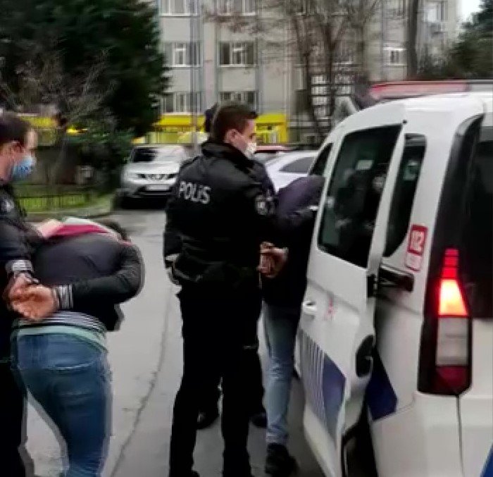 Evden hırsızlık yapan ikizler yakalandı