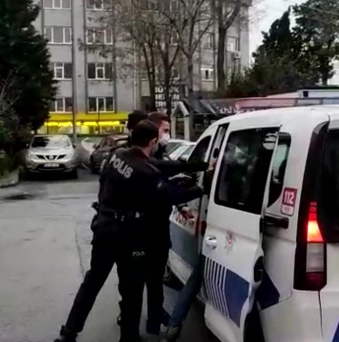 Evden hırsızlık yapan ikizler yakalandı