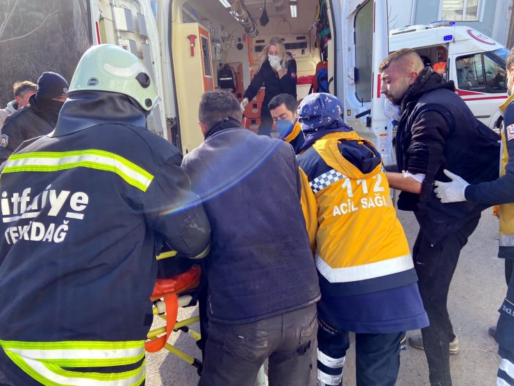 Hurda deposunda çıkan yangında 2 kişi dumandan etkilendi