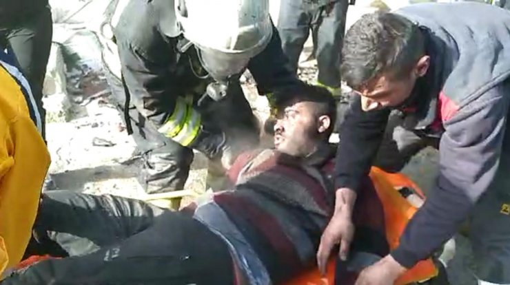 Hurda deposunda çıkan yangında 2 kişi dumandan etkilendi