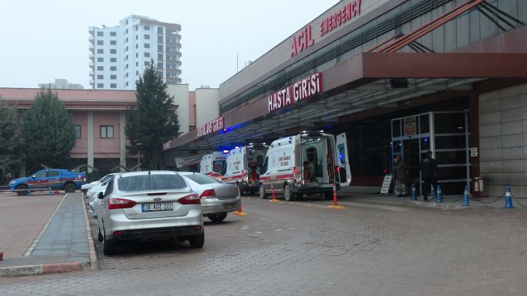 Kaçak geçiş yapmak isteyen 2 Suriyeli, mayına bastı!