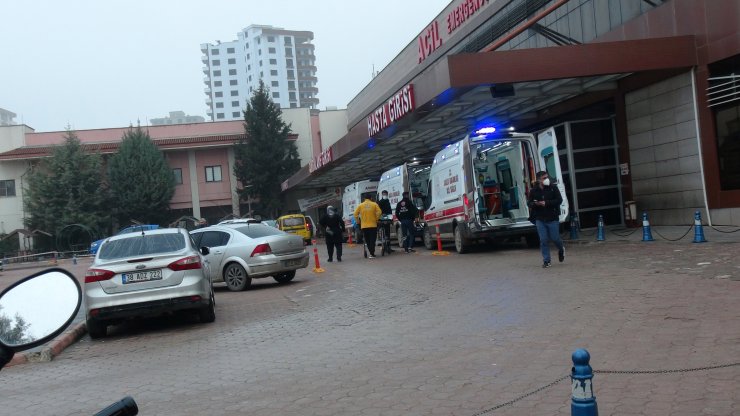 Kaçak geçiş yapmak isteyen 2 Suriyeli, mayına bastı!