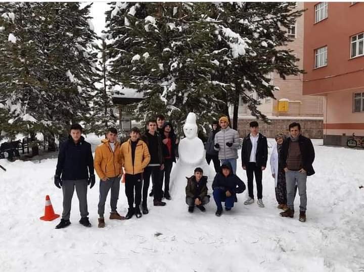 Konya'nın 10 ilçesi ve Meram'ın bazı mahallelerinde yüz yüze eğitime kar engeli