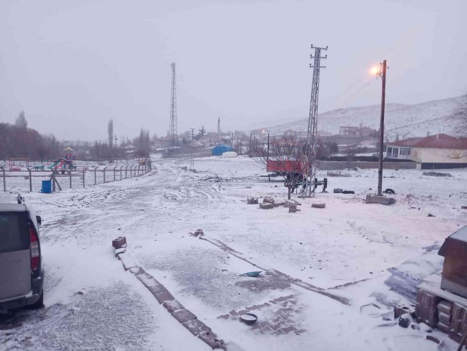 Kulu’da kar yağışı etkili oluyor