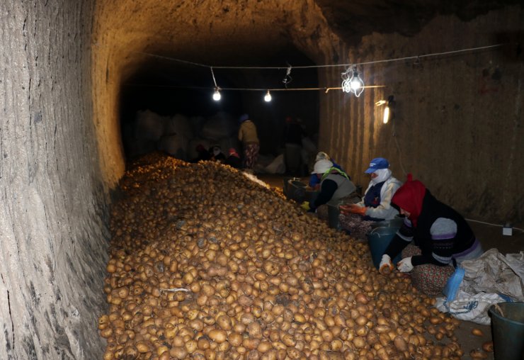 Mağarada saklı lezzet 'Sandıklı patatesi'