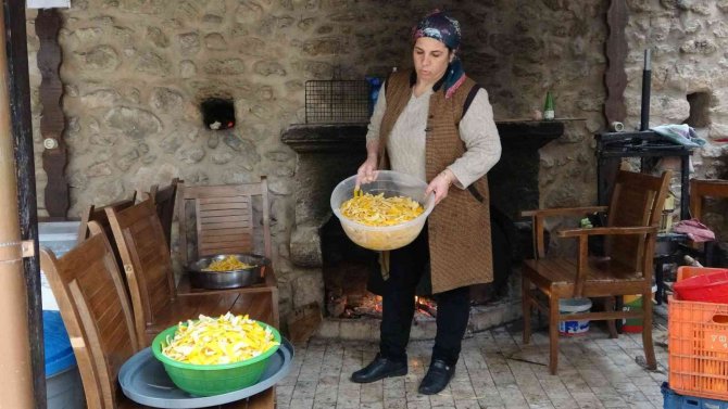 Para etmeyen narenciye şekerleme oldu, kilosu 200 TL