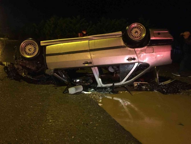 Refüje çarpan otomobil sürücüsü hayatını kaybetti