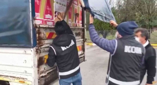 TEM’de 4 milyon 560 bin kaçak makaron ele geçirildi