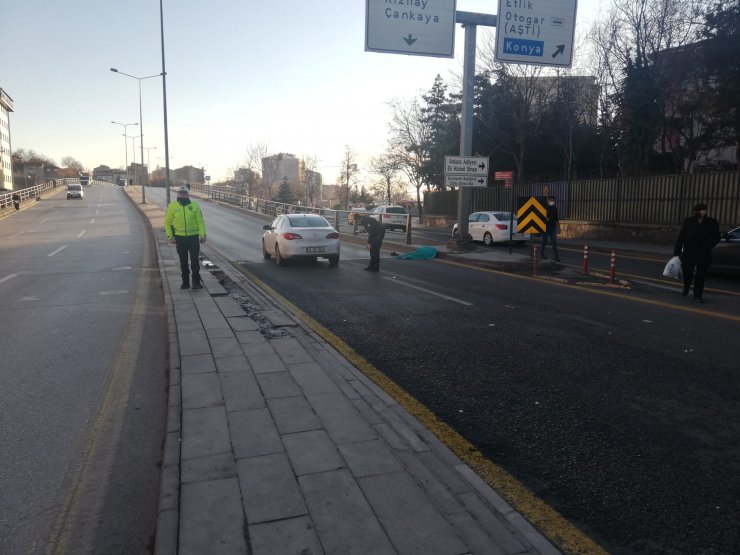 Yolun karşısına geçmek isterken araç çarpmasıyla öldü 