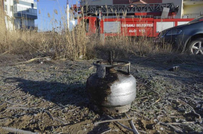 5 katlı binanın birinci katında yangın