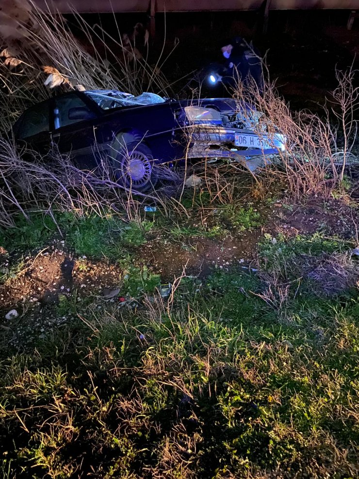 Adana'da iki otomobil çarpıştı: 1 ölü, 2 yaralı