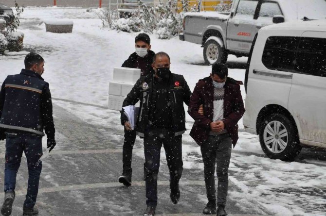Durdurulan araçta 150 adet uyuşturucu hap ele geçirildi