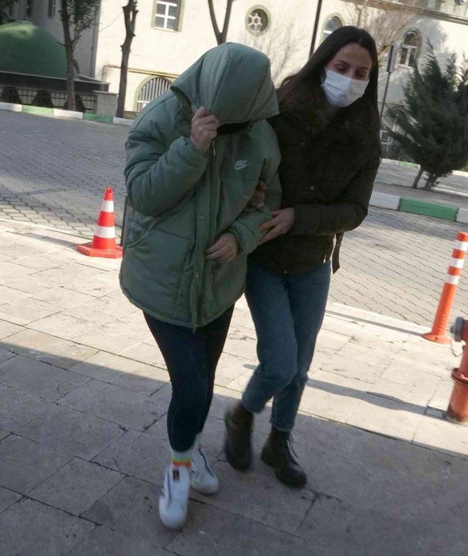 Hastanede sağlık çalışanına saldıran genç kıza 1 yıl 10 gün hapis