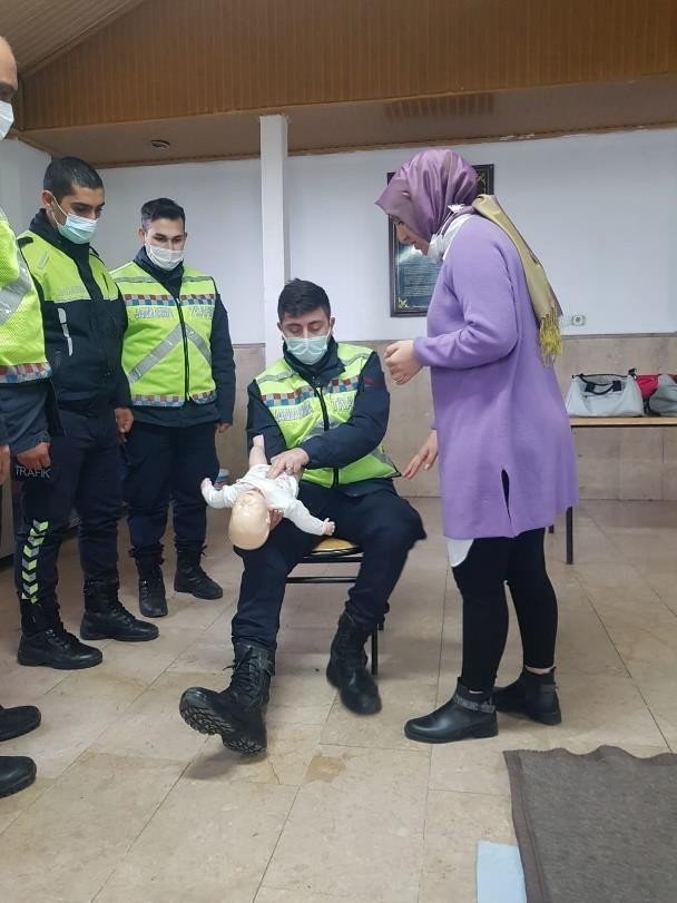 Jandarma trafik personeline ilk yardım eğitimi