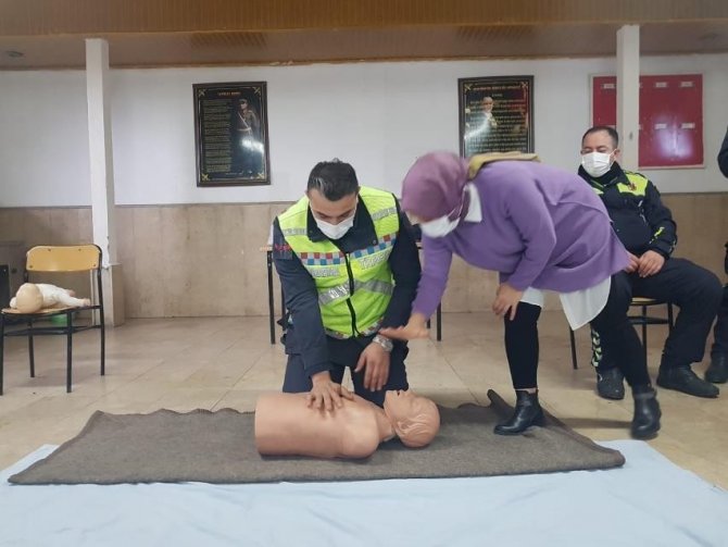 Jandarma trafik personeline ilk yardım eğitimi