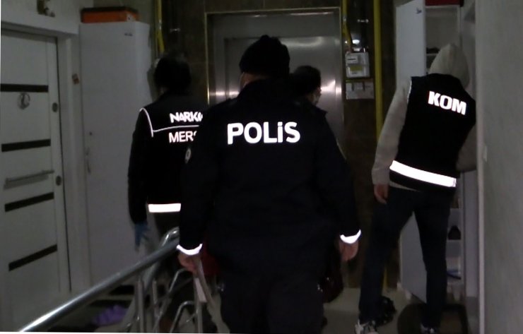 Kaçakçı ve tefecilere operasyon: 12 gözaltı 