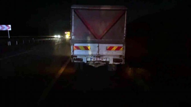 Minibüs kamyonete arkadan çarptı: 1 yaralı