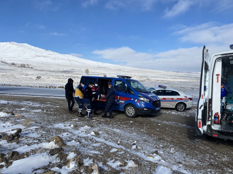 Öğrenci servisiyle hafif ticari araç çarpıştı: 1'i ağır, 11 yaralı