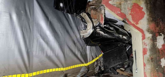 Pozitif olduğunu öğrenen tır sürücüsü kaza yaptı