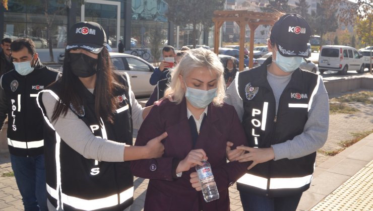 Sahte doçente ilk duruşmada hapis ve tahliye