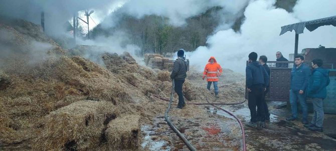 Saman balyası deposunda çıkan yangın büyümeden söndürüldü