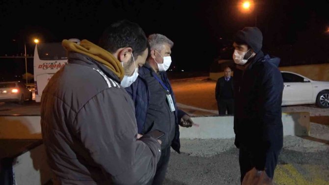 Virüslü karı-koca otobüste yakalandı: 