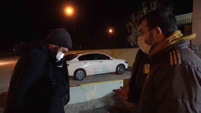 Virüslü karı-koca otobüste yakalandı: 