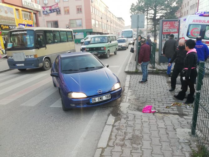 Yaya geçidini kullanırken, otomobil çarptı: 1 yaralı