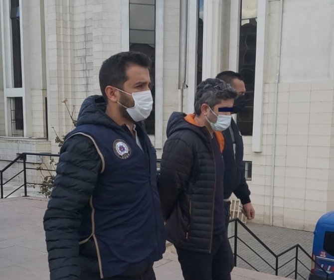 Yurt dışına kaçmaya hazırlanan FETÖ üyesi çift yakalandı