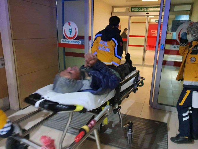 Alkollü adam ısınmak için yaktığı ateşe düştü