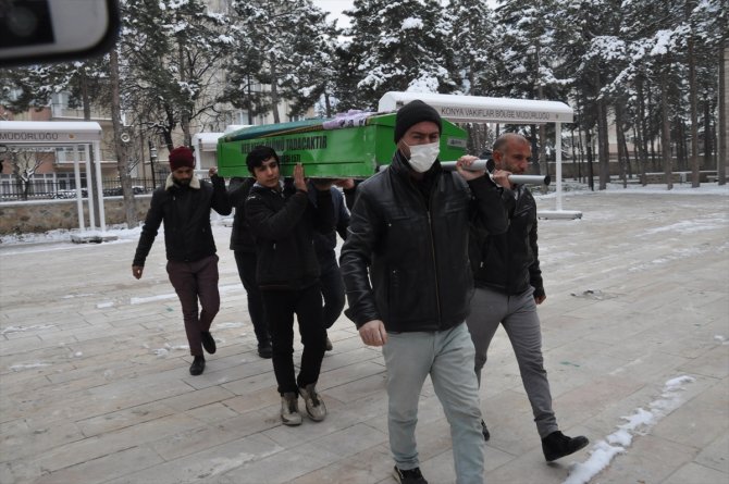 Burdur'da evde ölü bulunan minik Ayşenur'un cenazesi Konya'da toprağa verildi
