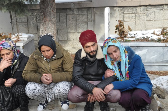 Burdur'da evde ölü bulunan minik Ayşenur'un cenazesi Konya'da toprağa verildi