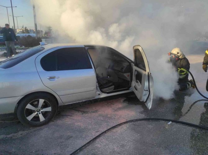 Emniyet kemeri takılı kaldı kendini son anda kurtardı