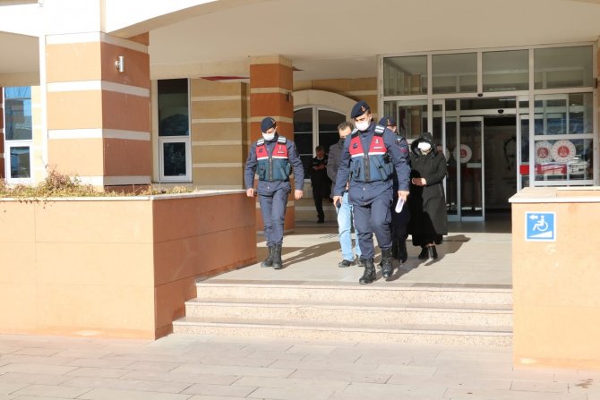 FETÖ’ye bir darbe daha: 2 tutuklama