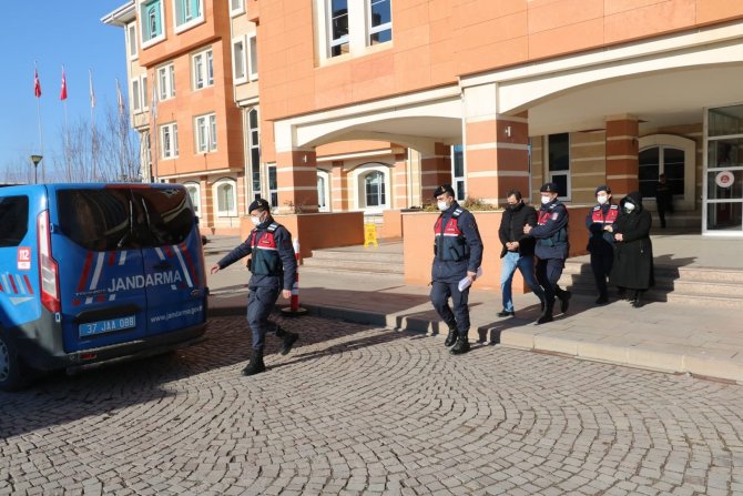 FETÖ’ye bir darbe daha: 2 tutuklama