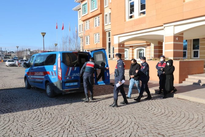 FETÖ’ye bir darbe daha: 2 tutuklama