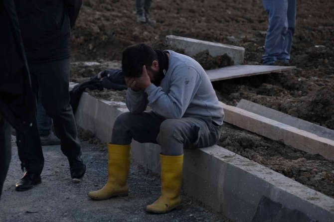 Göçük altında kalan işçinin cesedine ulaşıldı