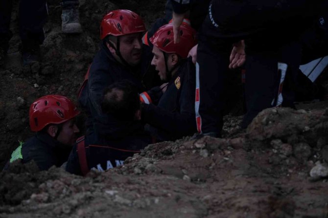 Göçük altında kalan işçinin cesedine ulaşıldı
